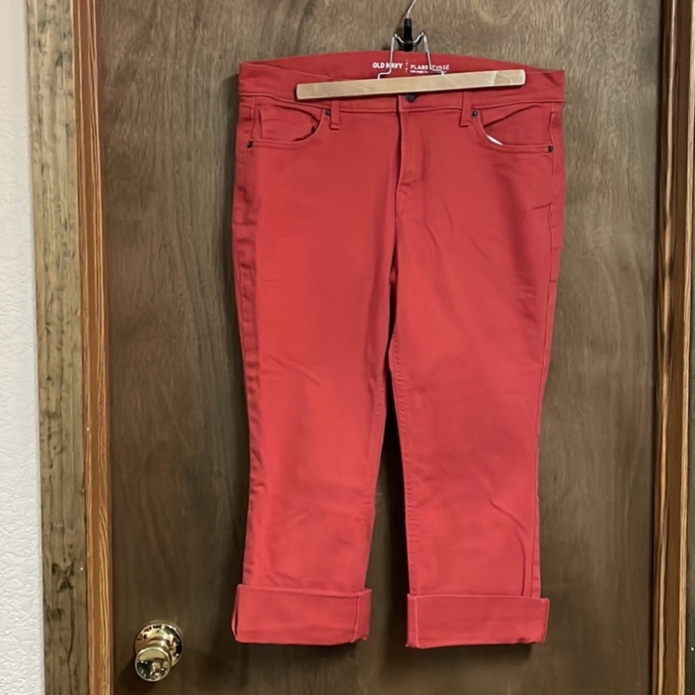 Old Navy Mid Rise Flare Capris 10 Reddish Pink